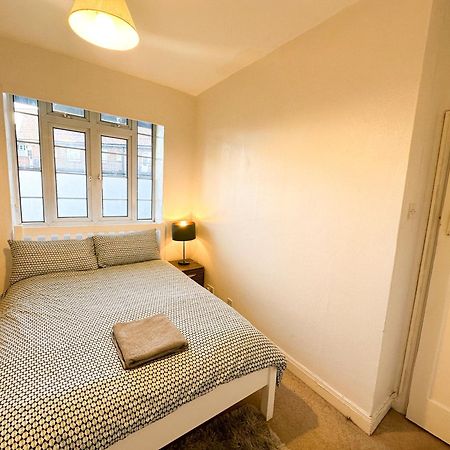 2 Bed Flat - Short Walk From Brent Cross Station Apartment Hendon Exterior foto